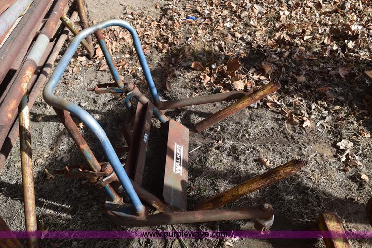 image for item BB9559 Assorted items