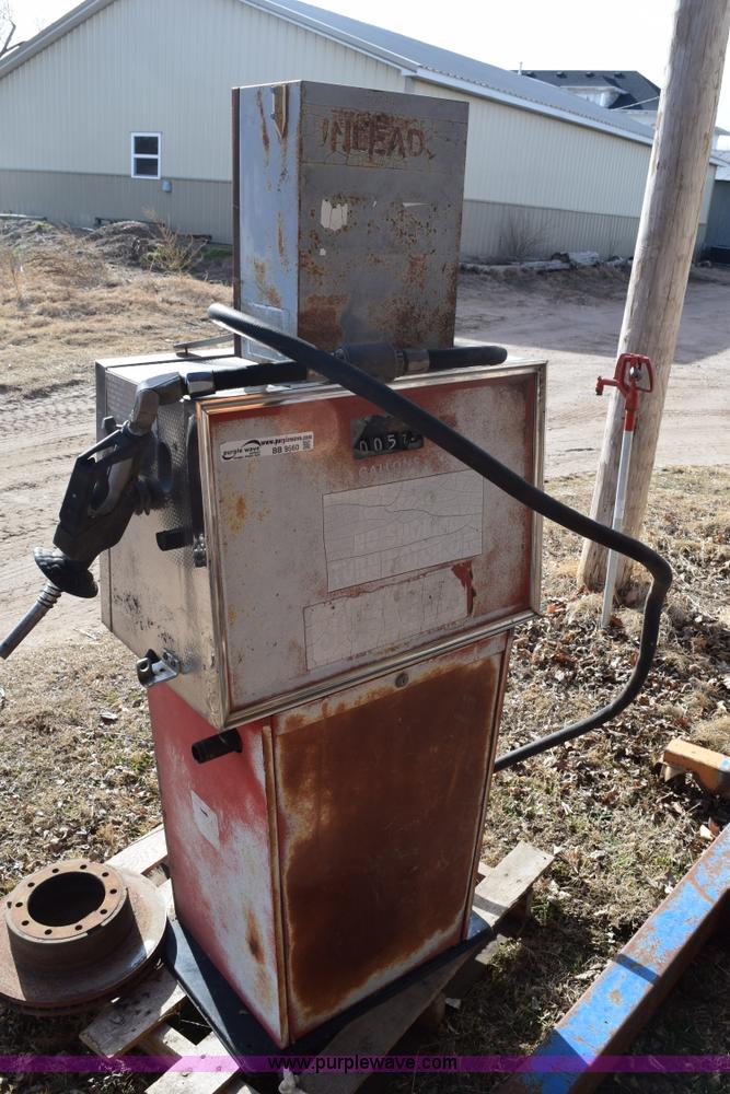 image for item BB9560 Gas pump