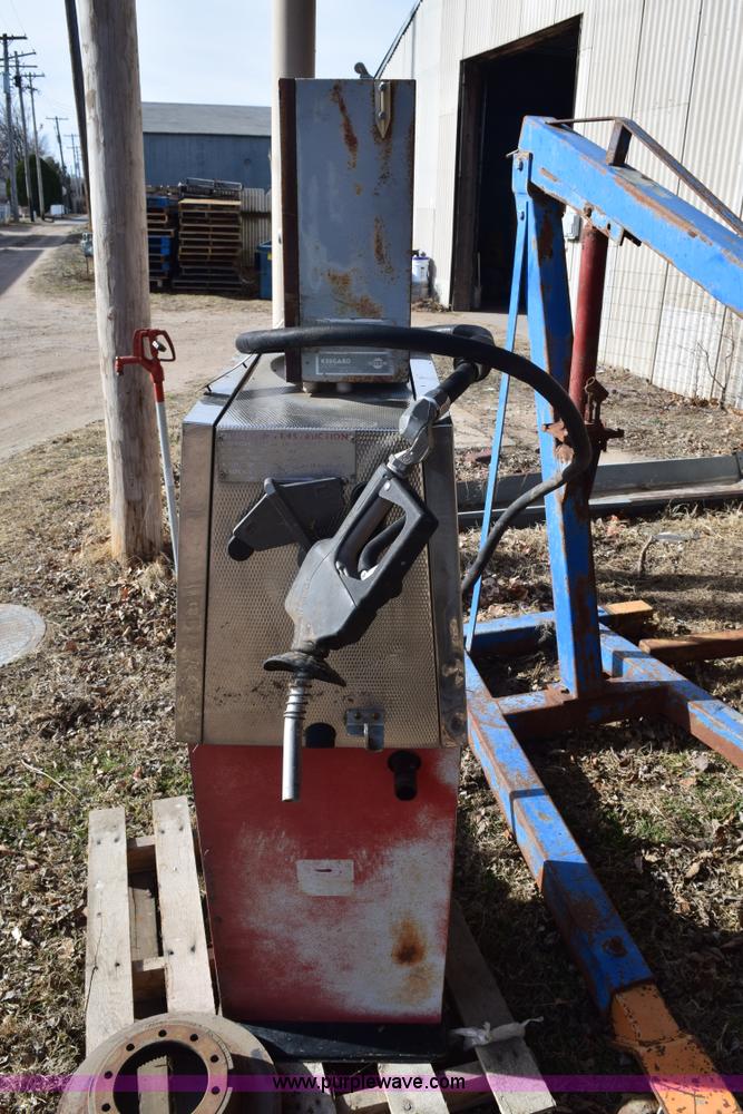 image for item BB9560 Gas pump