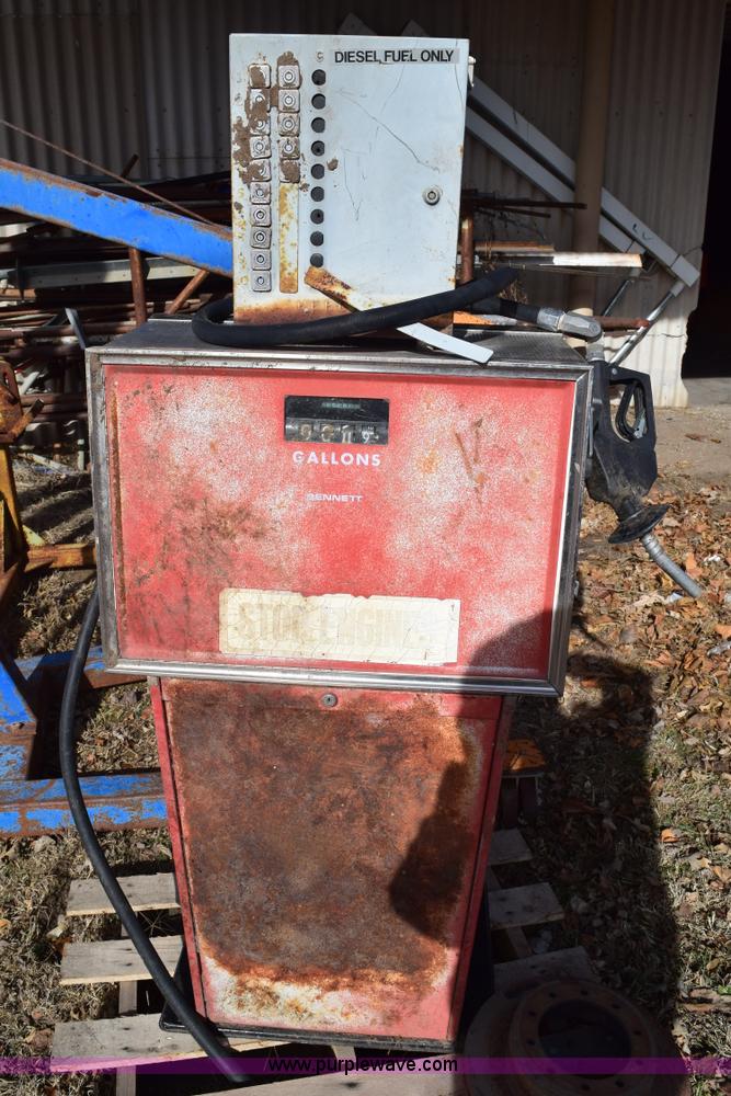 image for item BB9560 Gas pump