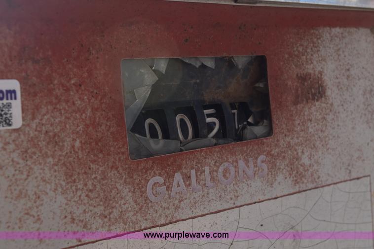 image for item BB9560 Gas pump