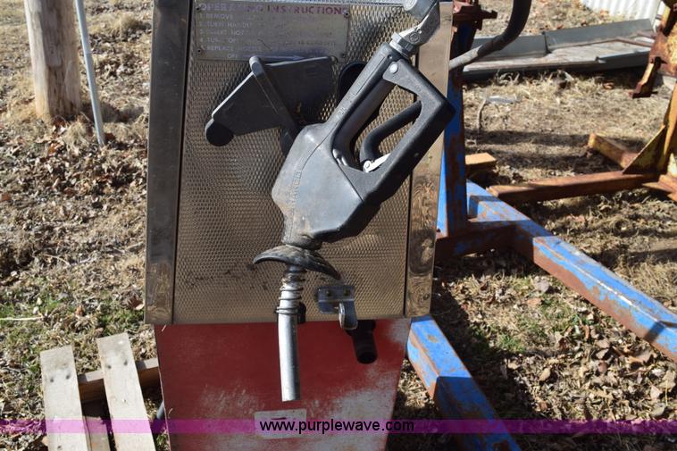 image for item BB9560 Gas pump