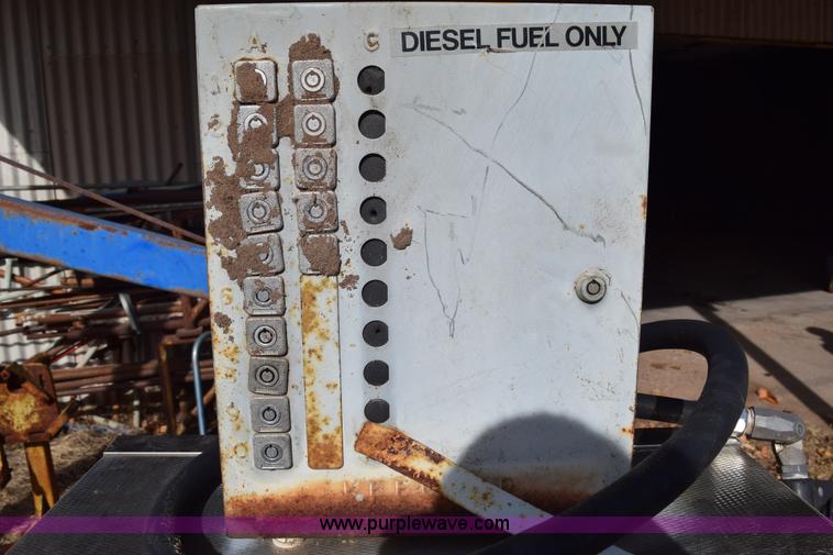 image for item BB9560 Gas pump