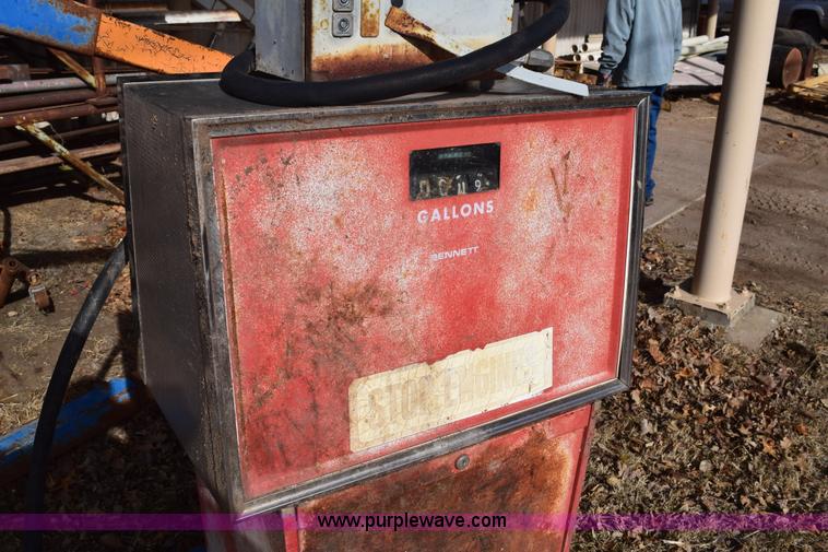 image for item BB9560 Gas pump