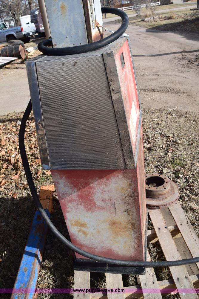 image for item BB9560 Gas pump