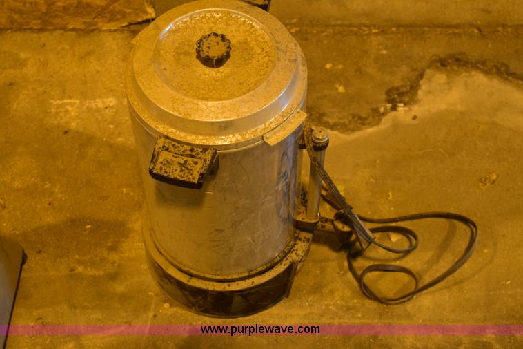 image for item BB9565 Assorted kitchen items