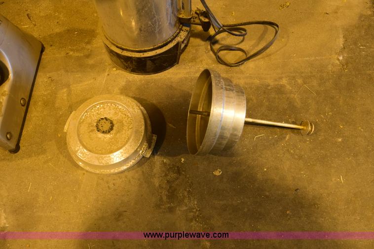 image for item BB9565 Assorted kitchen items