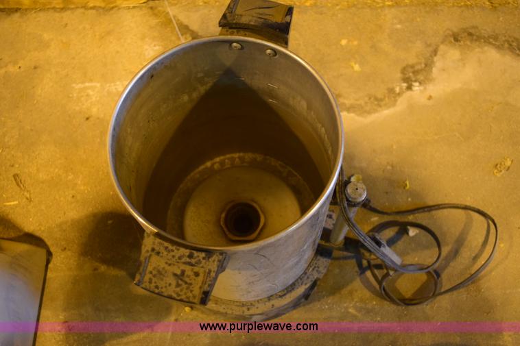 image for item BB9565 Assorted kitchen items