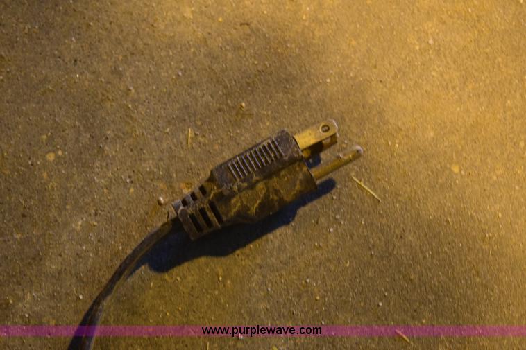 image for item BB9565 Assorted kitchen items