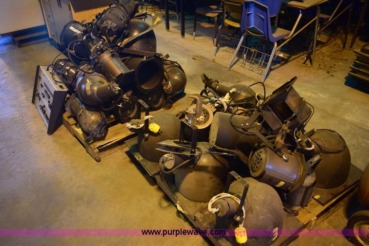 image for item BB9569 Assorted stage lights