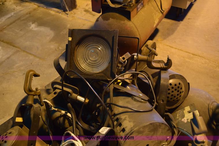 image for item BB9569 Assorted stage lights