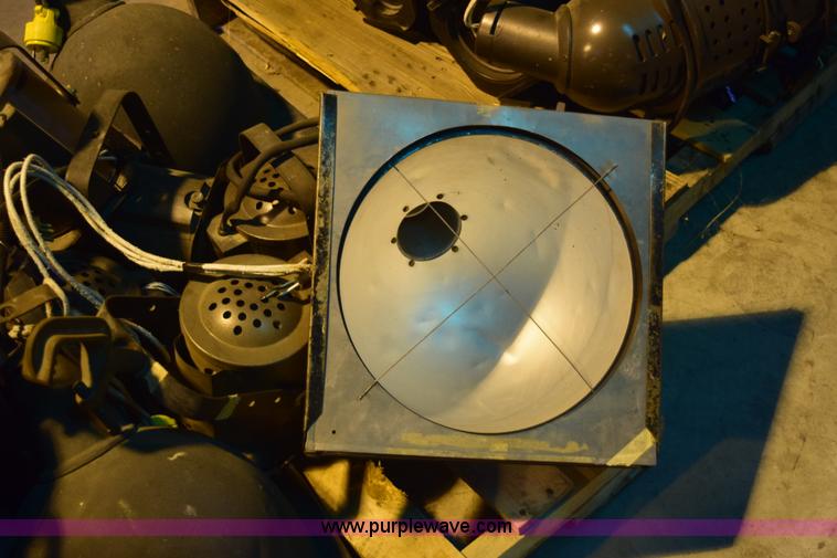 image for item BB9569 Assorted stage lights