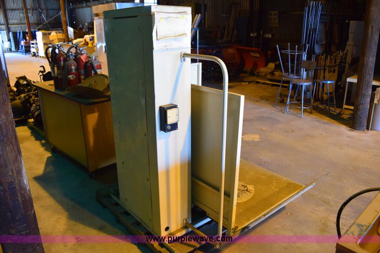 image for item BB9571 Macs lift gate