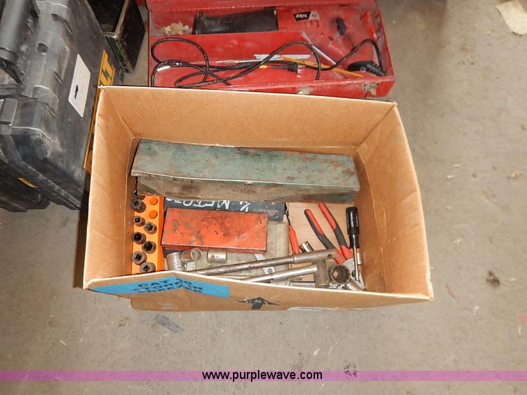 image for item BC9804 Assorted tools