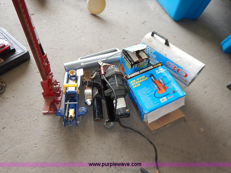 image for item BC9805 Assorted tools