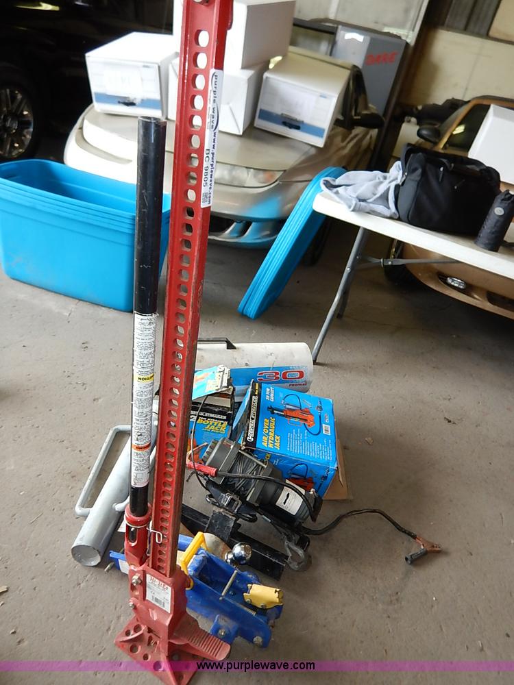 image for item BC9805 Assorted tools