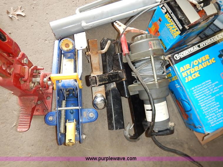 image for item BC9805 Assorted tools