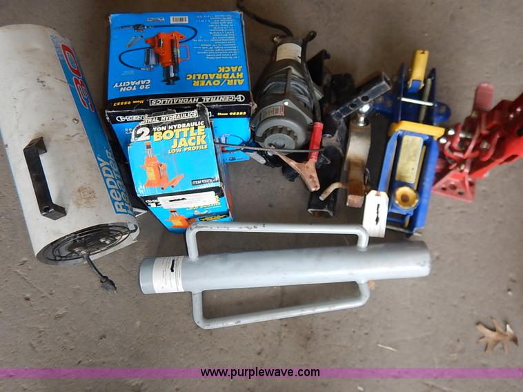 image for item BC9805 Assorted tools