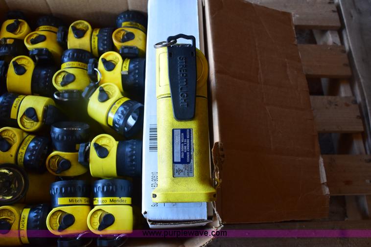 image for item BP9951 (26) Streamlight Survivor rechargeable flashlights