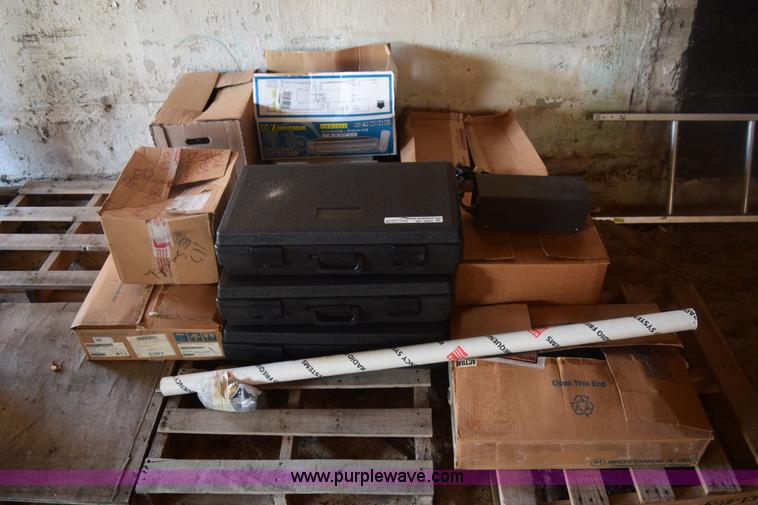 image for item BP9960 Assorted radio equipment