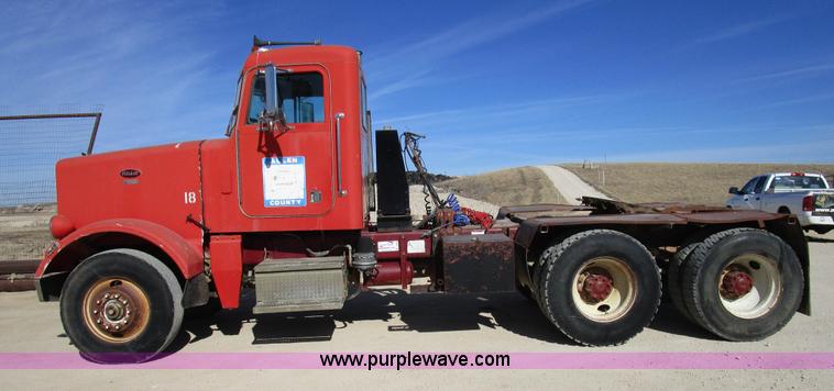 image for item D2268 1985 Peterbilt semi truck