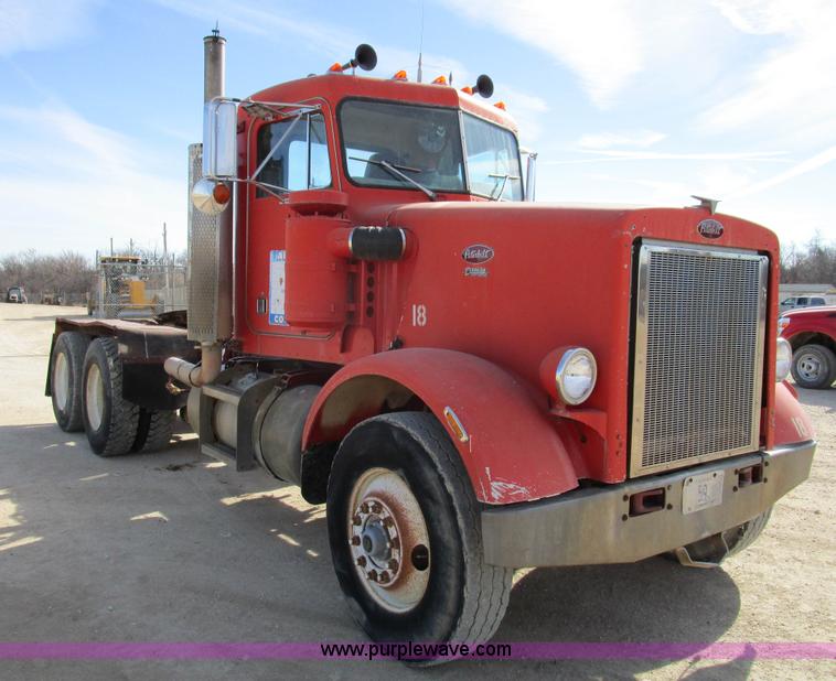 image for item D2268 1985 Peterbilt semi truck