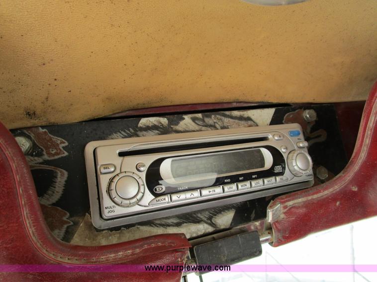 image for item D2268 1985 Peterbilt semi truck