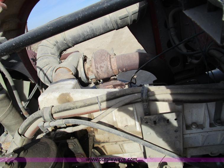 image for item D2268 1985 Peterbilt semi truck