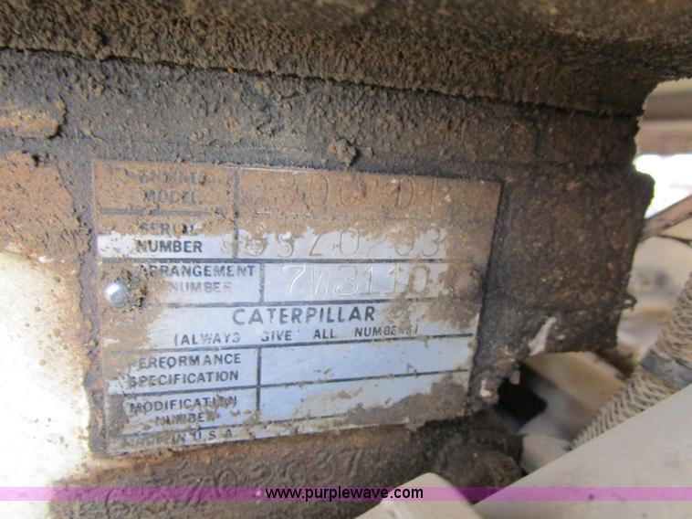 image for item D2268 1985 Peterbilt semi truck