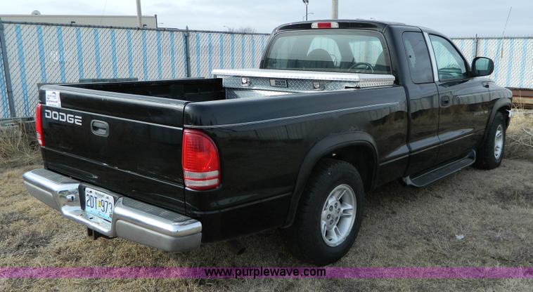 image for item D6110 1999 Dodge Dakota Club Cab pickup truck