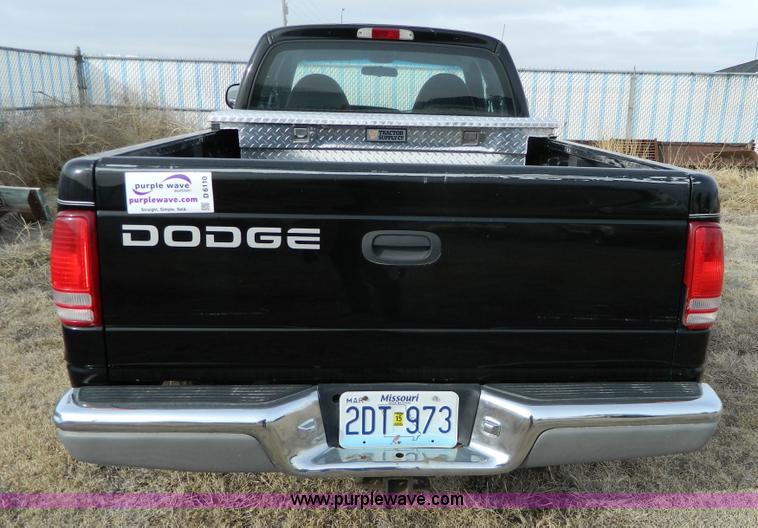 image for item D6110 1999 Dodge Dakota Club Cab pickup truck