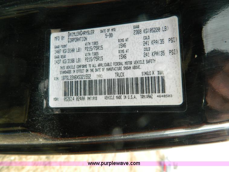 image for item D6110 1999 Dodge Dakota Club Cab pickup truck