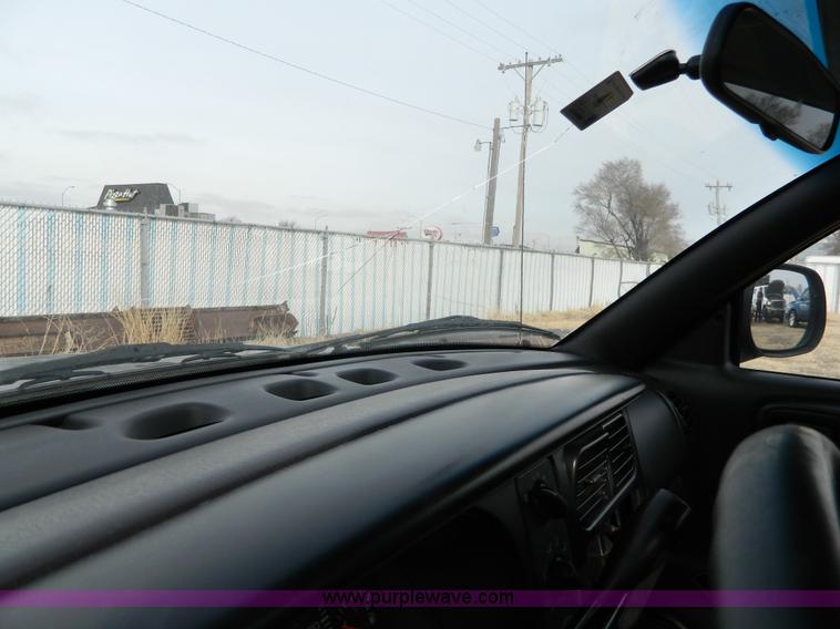 image for item D6110 1999 Dodge Dakota Club Cab pickup truck