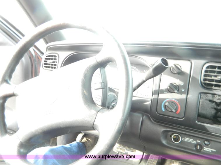 image for item D6110 1999 Dodge Dakota Club Cab pickup truck