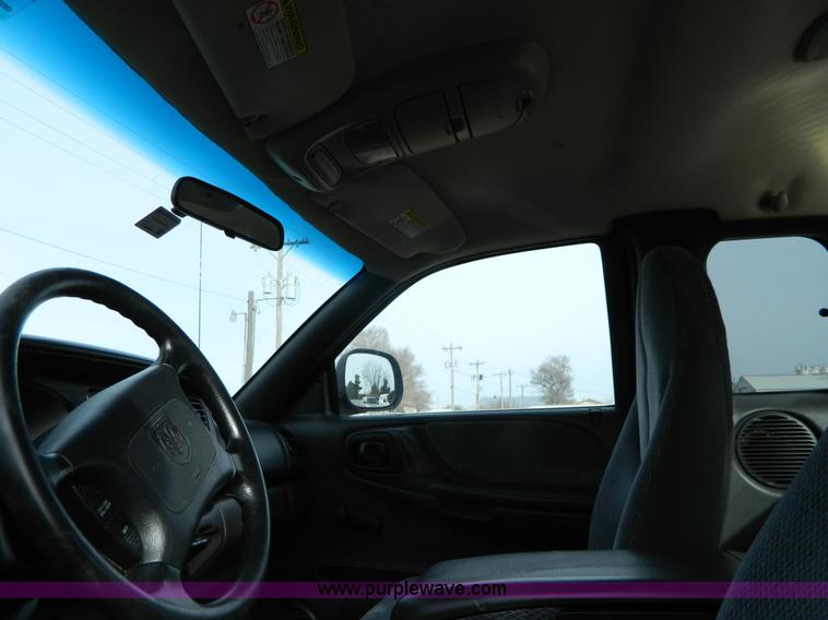 image for item D6110 1999 Dodge Dakota Club Cab pickup truck