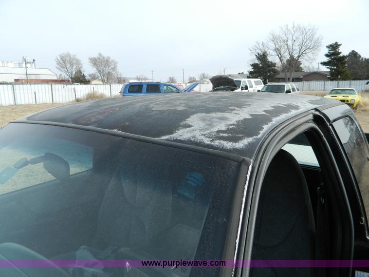 image for item D6110 1999 Dodge Dakota Club Cab pickup truck