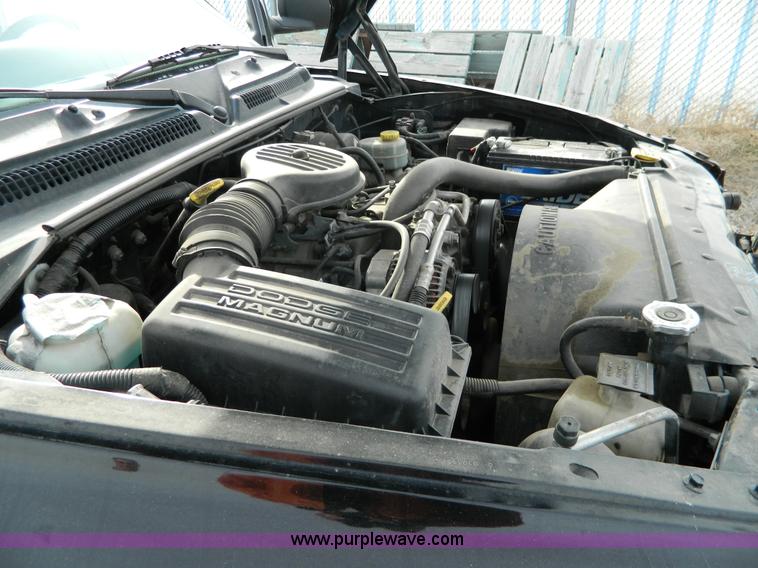 image for item D6110 1999 Dodge Dakota Club Cab pickup truck