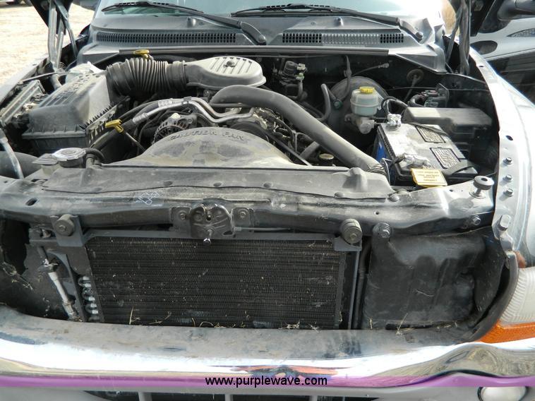 image for item D6110 1999 Dodge Dakota Club Cab pickup truck