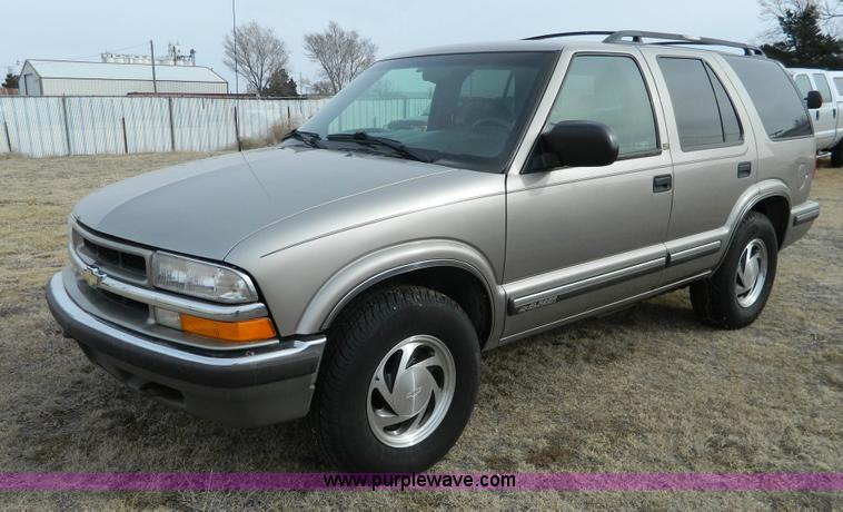 image for item D6111 1999 Chevrolet Blazer SUV