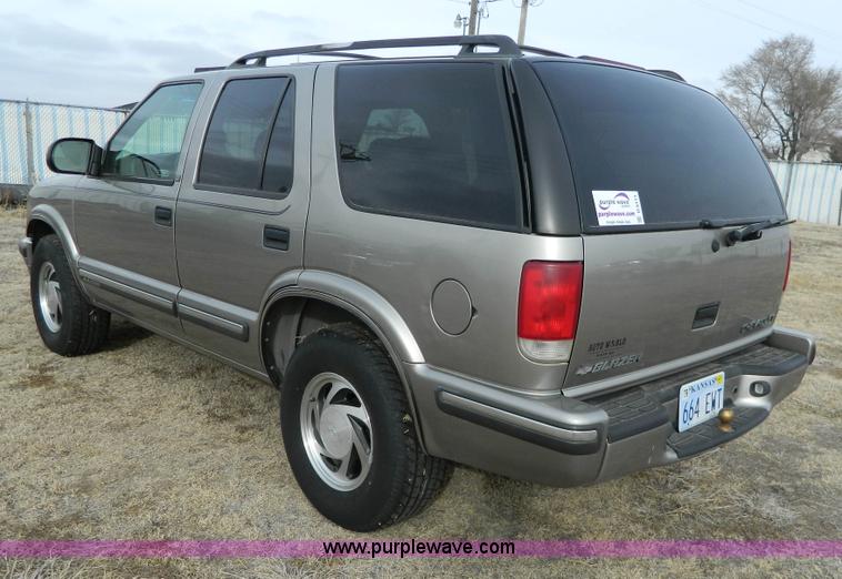 image for item D6111 1999 Chevrolet Blazer SUV