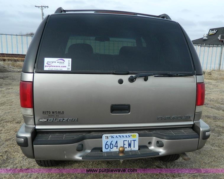 image for item D6111 1999 Chevrolet Blazer SUV
