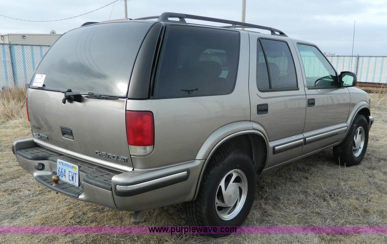 image for item D6111 1999 Chevrolet Blazer SUV