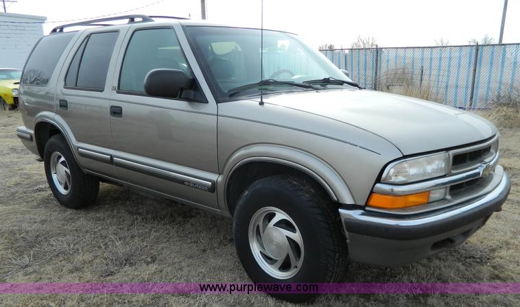 image for item D6111 1999 Chevrolet Blazer SUV