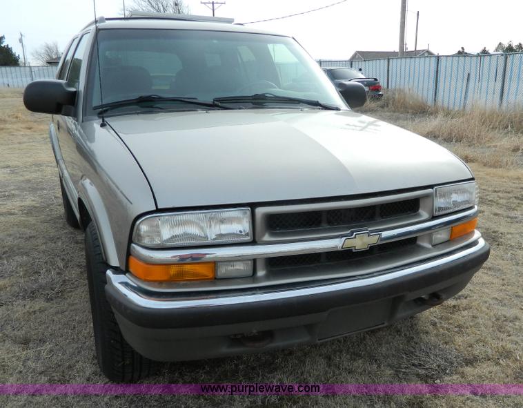 image for item D6111 1999 Chevrolet Blazer SUV