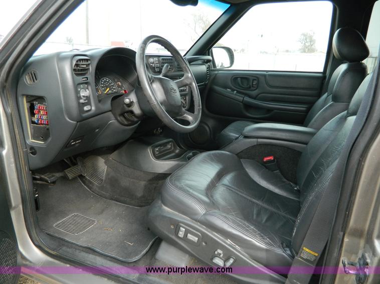 image for item D6111 1999 Chevrolet Blazer SUV