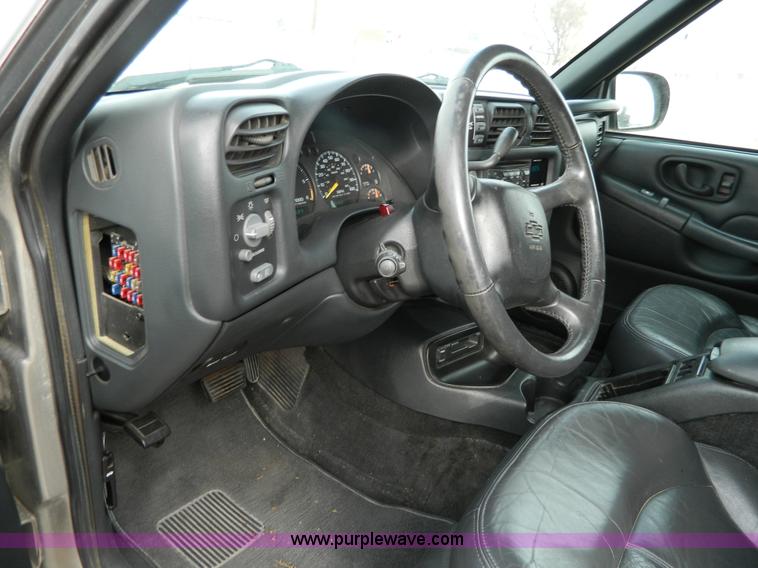 image for item D6111 1999 Chevrolet Blazer SUV