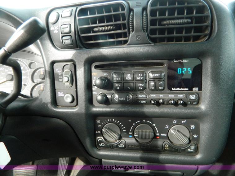 image for item D6111 1999 Chevrolet Blazer SUV