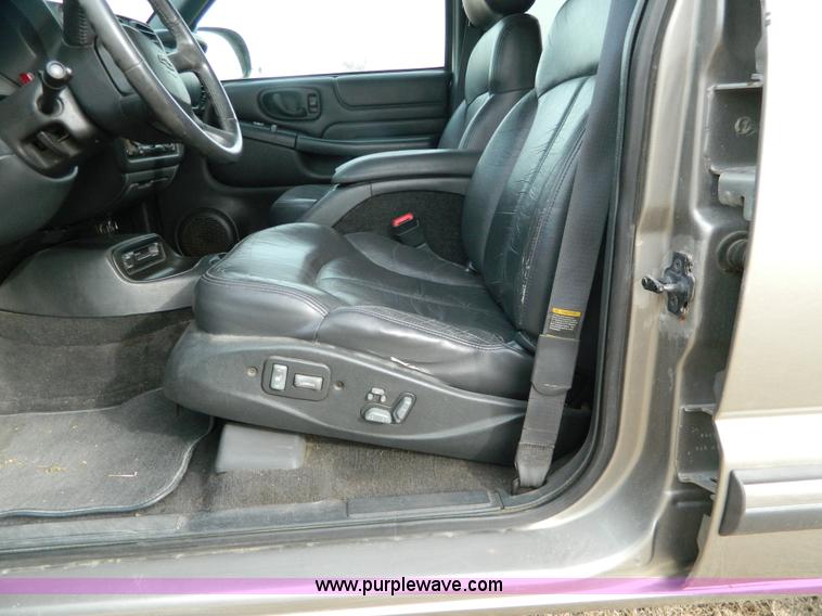 image for item D6111 1999 Chevrolet Blazer SUV