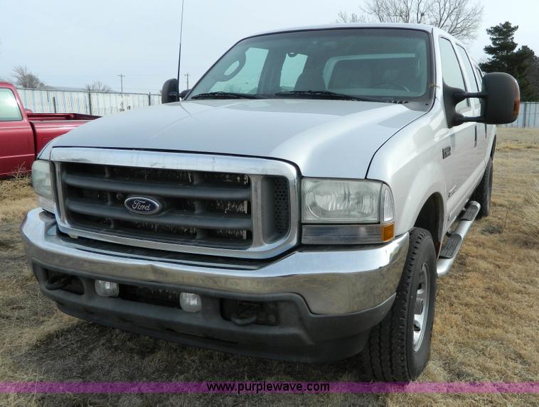 image for item D6112 2003 Ford F250 Super Duty XLT Crew Cab pickup truck