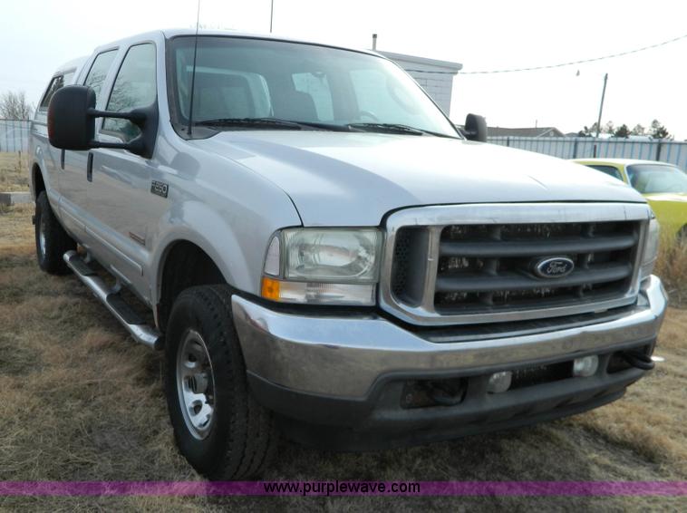 image for item D6112 2003 Ford F250 Super Duty XLT Crew Cab pickup truck